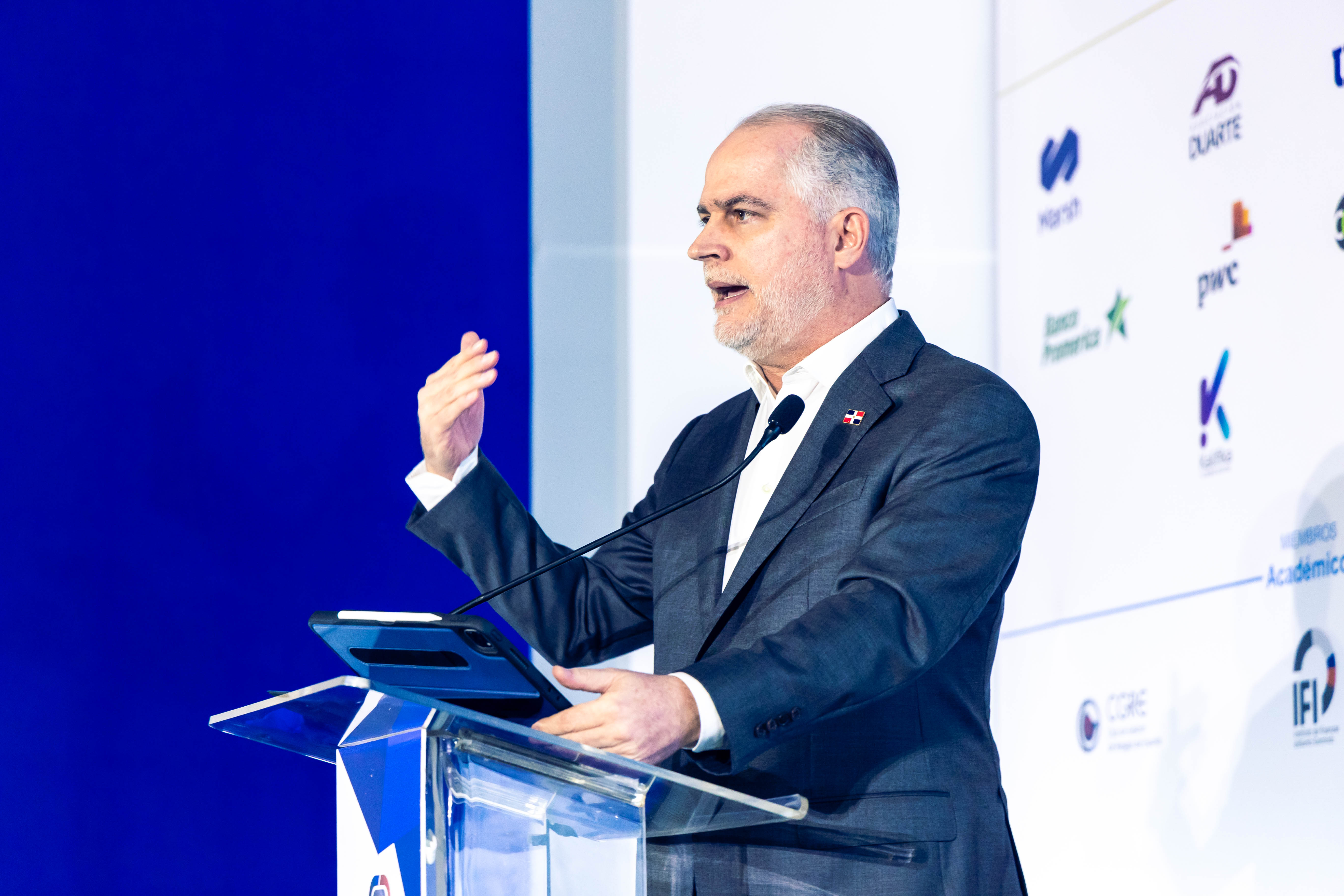 Superintendente de Bancos resalta importancia de un riguroso sistema de